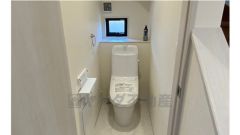 トイレには収納棚完備