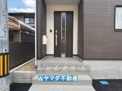 玄関にはポストが設置されています