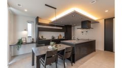 配膳＆あと片付けが楽な横並びダイニング