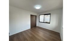 2階洋室7.2帖のお部屋です。