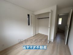 2階洋室のお部屋です