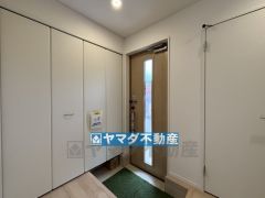 大容量のシューズボックスに廊下には収納棚完備