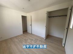 2階洋室6帖のお部屋です。