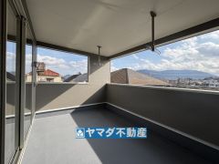 広々バルコニーは屋根があるので急な雨でも安心ですね