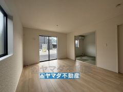 リビングの広さに加えて和室の入り口を開放すればさらに広々とした空間になります