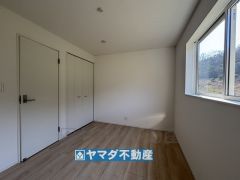 2階洋室6帖のお部屋です。