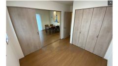 リビングに隣接する洋室5帖のお部屋です。