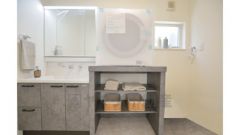 三面鏡タイプだから朝の準備も効率的ですね