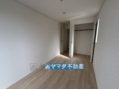 2階洋室5.5帖のお部屋です。