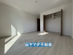 2階洋室8.5帖のお部屋です。