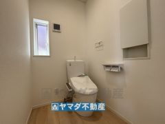 お掃除ラクラク節水の便器です。
