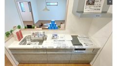 対面キッチンなのでお料理中もご家族と会話ができますね。