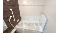 ゆったりとしたバスタブ