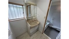 リフォーム済　洗面台クリーニング済み　天井クロス・床張替え済