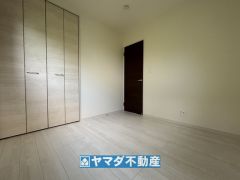 2階洋室のお部屋です。