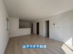リビングの広さに加えて和室の入り口を開放すればさらに広々とした空間になります