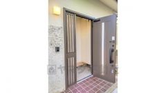 玄関新品交換済