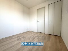 2階洋室4.5帖のお部屋です。