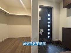 内玄関横にはファミリークローゼット