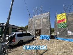 2号棟ケイミュー外壁は汚れが付きにくい効果を併せ持つ特徴があります。