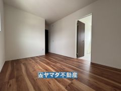 2階洋室のお部屋です
