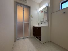 三面鏡タイプの洗面台