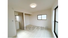 リフォーム済　2階洋室6帖のお部屋です。