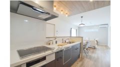 キッチンからご家族との会話ができますね。