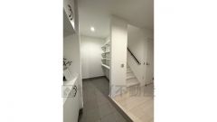 広々シューズクロークのある玄関