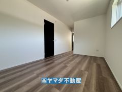 2階洋室6.8帖のお部屋です。