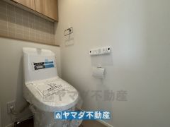 1階2階トイレには収納棚があります