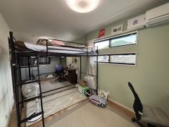 2階洋室10帖のお部屋です。