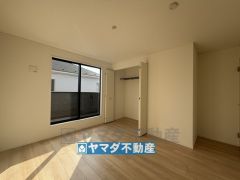 2階洋室7.5帖のお部屋です。