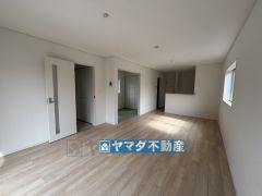 リビングの広さに加えて和室の入り口を開放すればさらに広々とした空間になります