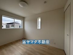 2階洋室6帖のお部屋です。
