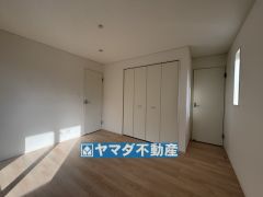 2階洋室7.5帖のお部屋です。