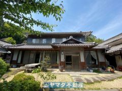 趣のある純和風建築の御宅です。