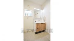 キッチンから移動しやすい洗面所