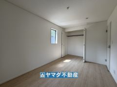 2階洋室6.7帖のお部屋です。