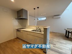 キッチンからご家族との会話ができますね。