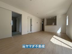 リビングの広さに加えて和室の入り口を開放すればさらに広々とした空間になります