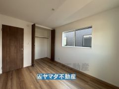 2階洋室6帖のお部屋です。