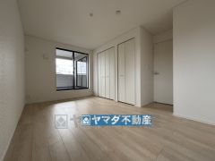 2階洋室8帖のお部屋です。