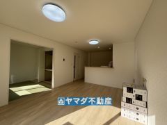リビングの広さに加えて和室の入り口を開放すればさらに広々とした空間になります