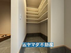 玄関には大容量のシューズクローク