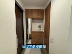 収納たっぷりなシューズクロークがあります