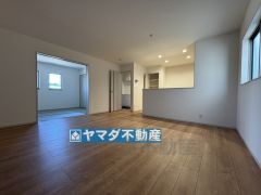 リビングの広さに加えて和室の入り口を開放すればさらに広々とした空間になります