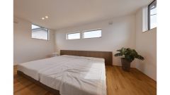 2階洋室9.1帖のお部屋です。