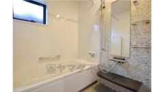 ゆったりとしたバスルーム