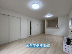 リビングの広さに加えて和室の入り口を開放すればさらに広々とした空間になります